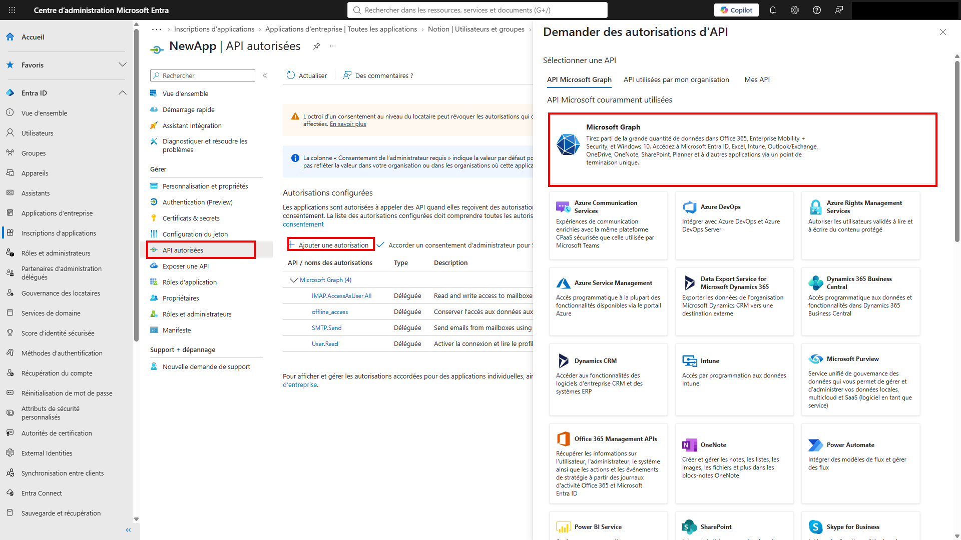 Panneau API autorisées avec les 4 permissions déjà configurées en arrière-plan, et le panneau Demander des autorisations d'API avec la carte Microsoft Graph mise en évidence